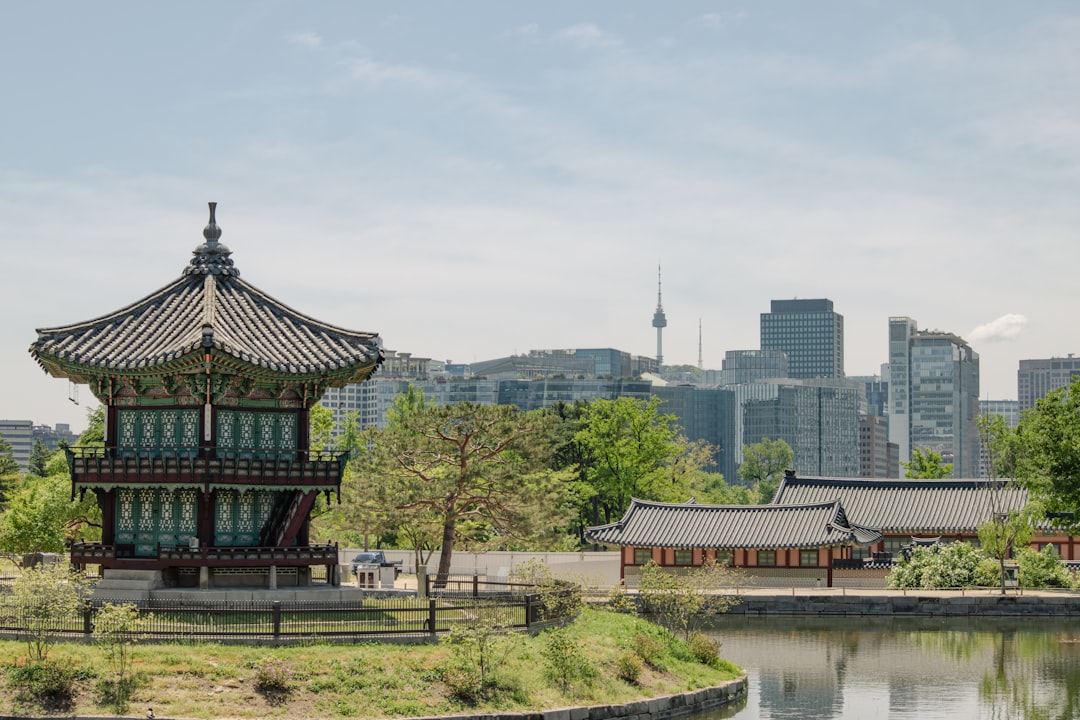 Seoul city skyline Gyeongbokgung